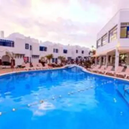 Lf 2 Bedrooms With Well Connected, Beach, Pool *
