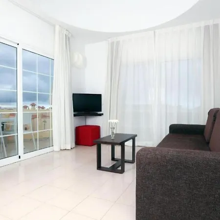 Apartment Lf 2 Bedrooms With Well Connected, Beach, Pool